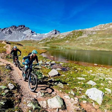 Parkareal - Freier Blick Auf Berge, Ruhig, Sonnig, Sw-balkon, Parkplatz Apartment *